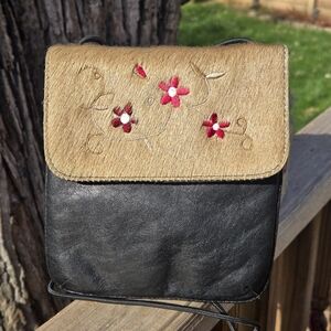 Wilsons Black Leather Hide Fur Embroidered Flower Crossbody Travel Purse EUC
